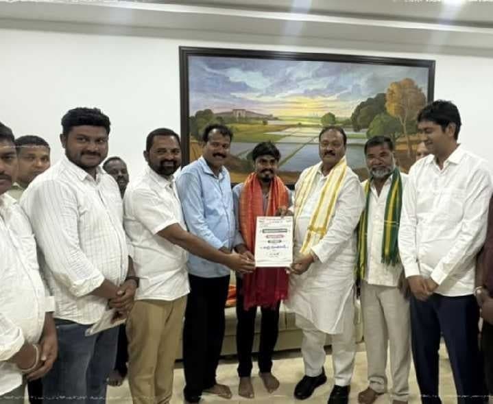 మాచారెడ్డిలో కాంగ్రెస్ గ్రామ అధ్యక్షుడిగా బద్రి - Udayam