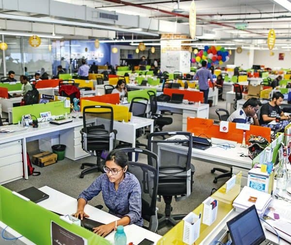 జూన్‌లో 17 నెలల కనిష్టానికి సేవల రంగ వృద్ధి