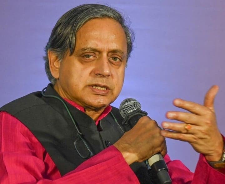 రాహుల్‌ గాంధీని రాక్షసుడిగా చూపే ప్రయత్నం: శశిథరూర్