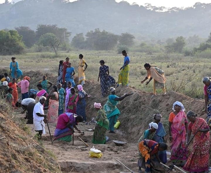 రికార్డు.. ఒక్కరోజే 2.54 లక్షల మందికి ఉపాధి