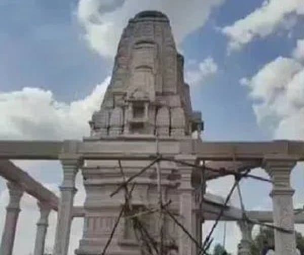 మహారాష్ట్రలో విషాదం: దేవాలయ మండపం కూలి ఐదుగురి మృతి