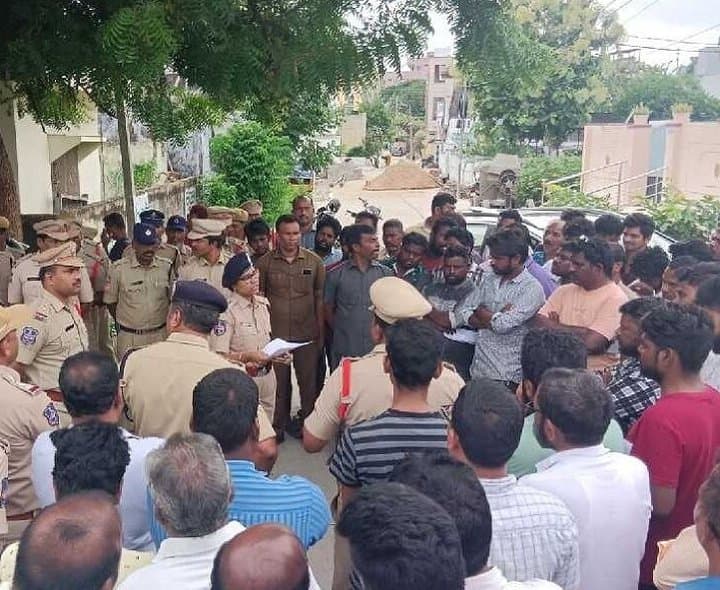 వరంగల్‌లో కార్డెన్‌ సెర్చ్‌.. రూ.13 వేల మద్యం స్వాధీనం