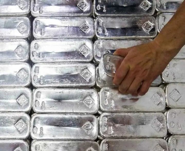 భారీగా తగ్గిన వెండి ధర