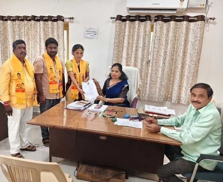 కృష్ణాజిల్లాలో భారీగా MPTC నామినేషన్లు - Udayam
