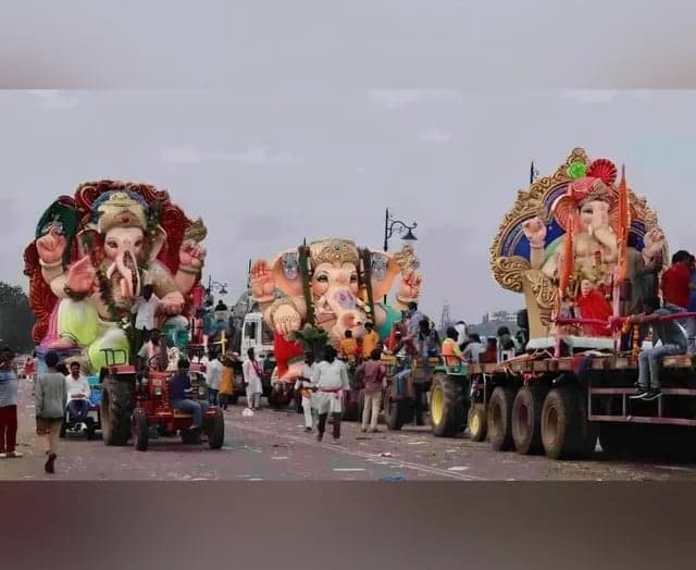 హైదరాబాద్‌లో నిమజ్జనాలతో ట్రాఫిక్ జామ్