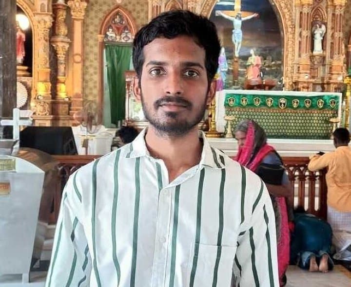 ఉప్పల్‌లో చెట్టును ఢీకొని యువకుడి మృతి - Udayam Digital