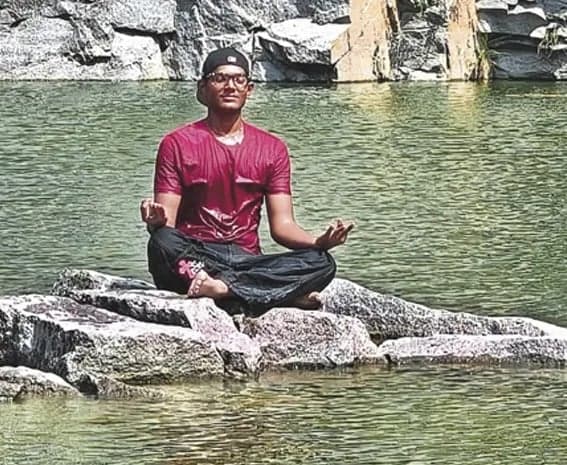 రీల్స్ సరదా ప్రాణం తీసింది: క్వారీలో పడి బీటెక్ విద్యార్థి మృతి