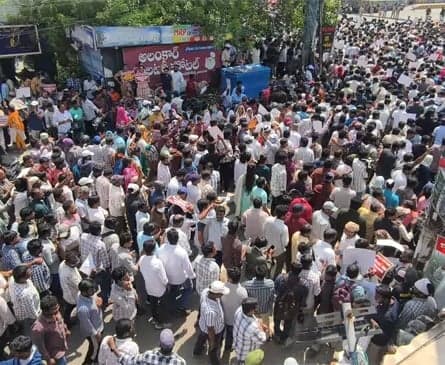 సచివాలయ ఉద్యోగుల ధర్నా