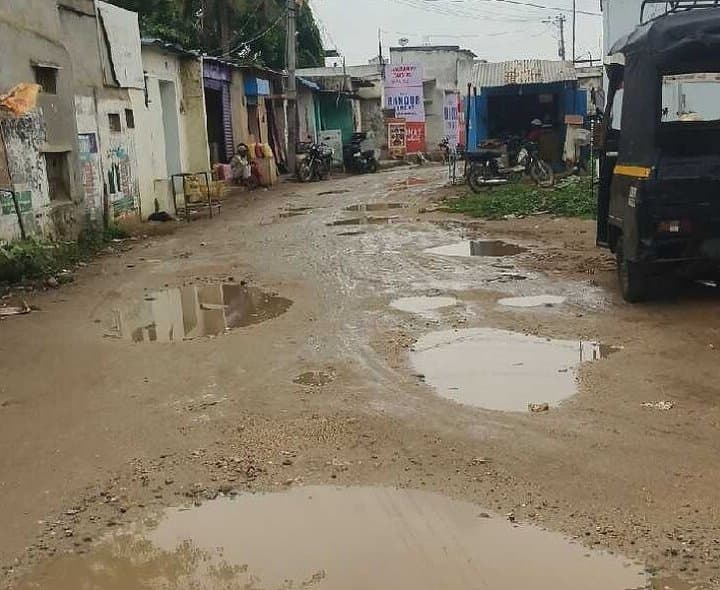 కృష్ణ మండలంలో అస్తవ్యస్తంగా మరాఠి గల్లీ రోడ్డు