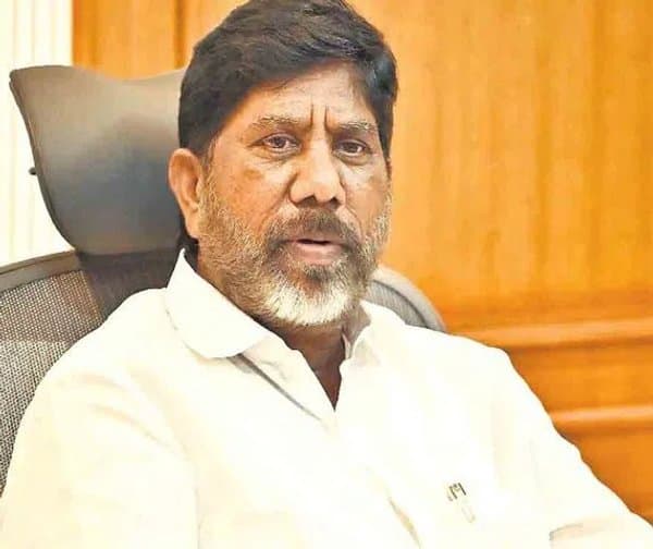 భారీ వర్షాలు: రైతు ఆశీర్వాద సభ వాయిదా