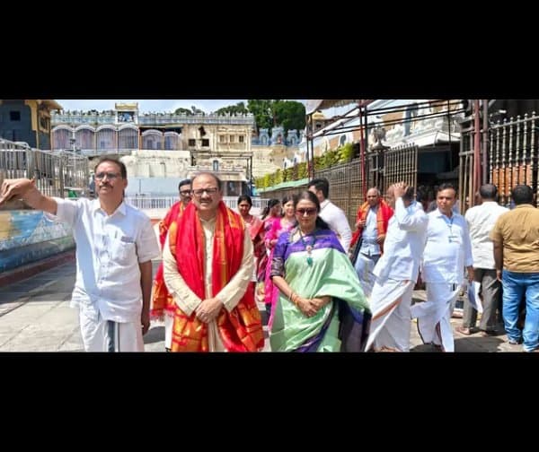 తిరుమల శ్రీవారి ఆలయంలో ఐఏఎస్ కన్నబాబు ప్రమాణ స్వీకారం