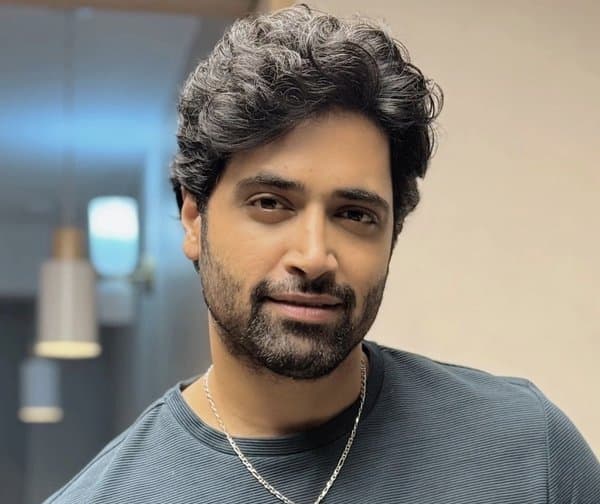 అడవి శేష్‌పై పెరుగుతున్న ఒత్తిడి