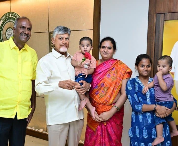చంద్రబాబును కలిసిన జయశంకర్ నాయుడు కుటుంబం - Udayam Digital