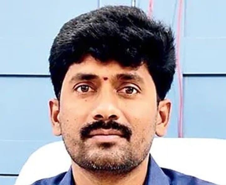 గీత కార్మికుడి కుమారుడి నుంచి పుర కమిషనర్ వరకు