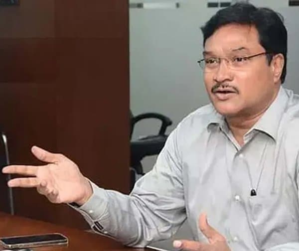 హైడ్రా కమిషనర్‌కు జరిమానా విధించిన హైకోర్టు - Udayam Digital