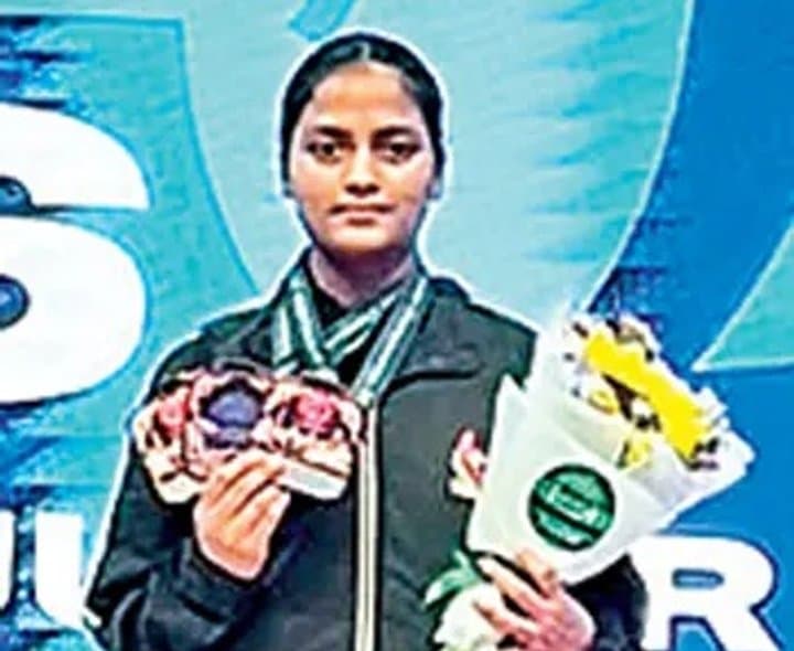 వెయిట్‌లిఫ్టింగ్‌ పోటీల్లో భార్గవికి పతకం