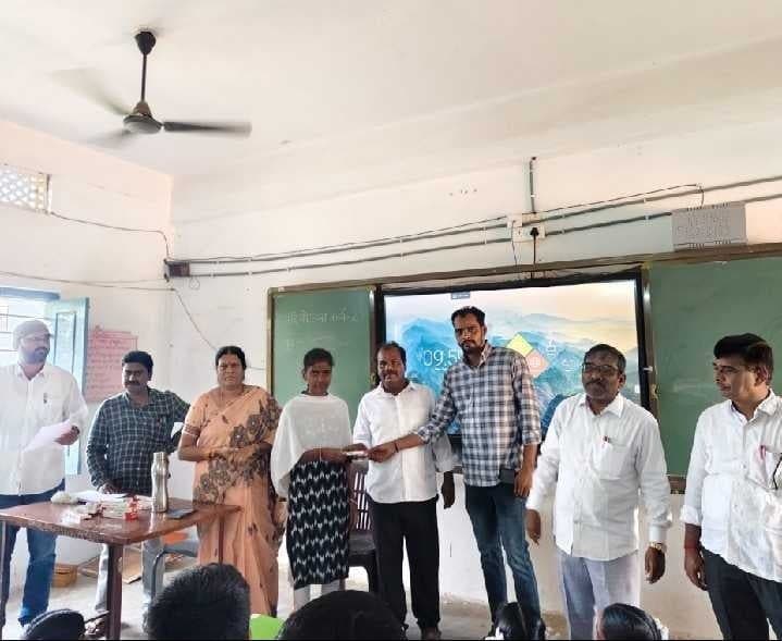 స్వచ్ఛ భారత్‌ క్విజ్‌ విజేతలకు బహుమతులు - Udayam