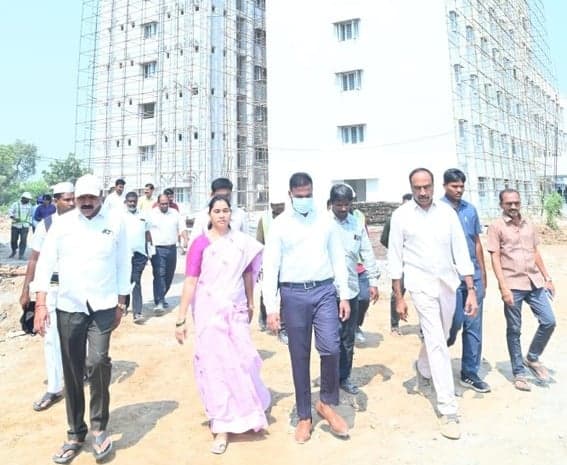 జగిత్యాల మెడికల్ కాలేజీ పనులు గడువులోగా పూర్తి చేయాలి: కలెక్టర్ - Udayam