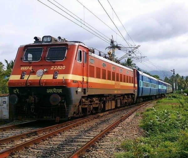 కొత్త రైలు షురూ: పూరీలో అదిరిపోయే ఏర్పాట్లు