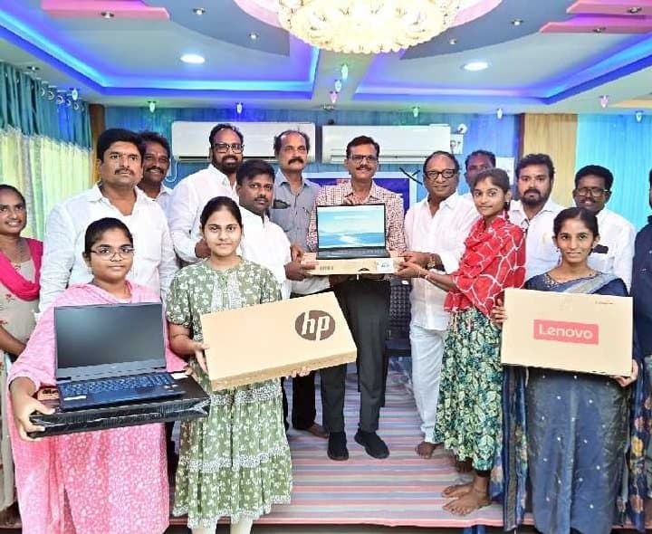 మచిలీపట్నంలో 36 మందికి రూ.16.78 లక్షల సాయం