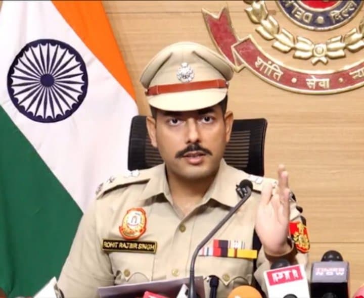 పేపర్ లీక్ నిరసనల వేళ సోషల్ మీడియాపై ఢిల్లీ పోలీసుల నిఘా