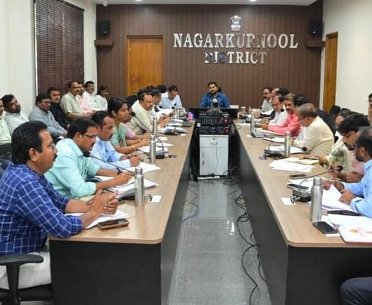 13 మండలాల్లో కరువు నివారణ చర్యలపై కలెక్టర్ సమీక్ష - Udayam