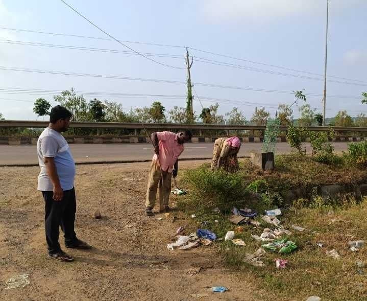 ములుగులో రావణాసుర వధ ప్రాంగణంలో శుభ్రత పనులు - Udayam