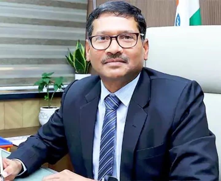 వచ్చే ఐదేళ్లలో డీజిల్‌, పెట్రోల్‌ వాహనాలు భారీగా తగ్గుతాయ్‌ 