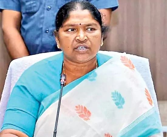 రిజర్వాయర్లపై నిరంతర పర్యవేక్షణ ఉండాలి: సీతక్క