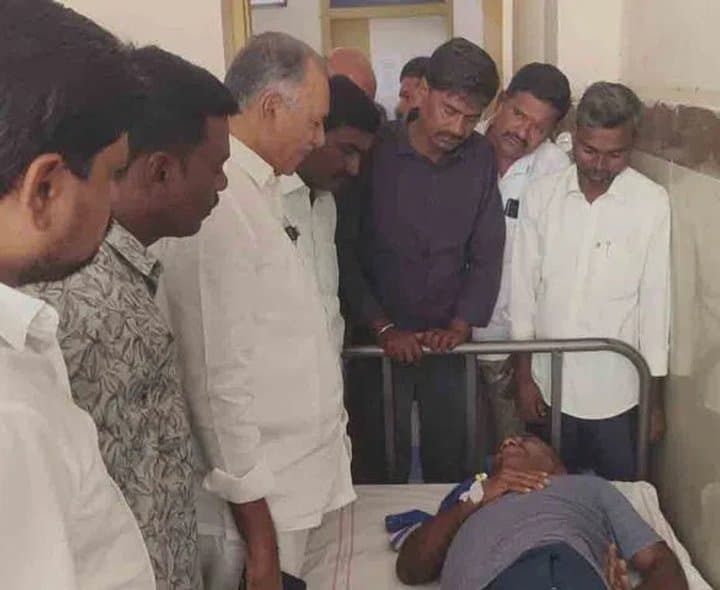 జర్నలిస్టుపై దాడి.. మాజీ ఎమ్మెల్యే పరామర్శ