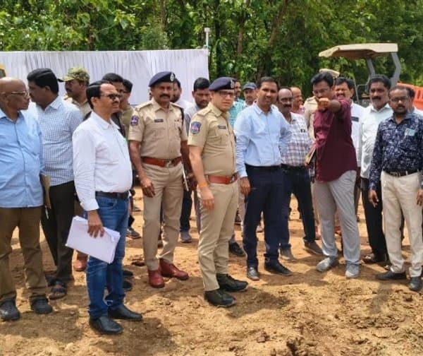రైతు ఆశీర్వాద సభ ఏర్పాట్ల పరిశీలన