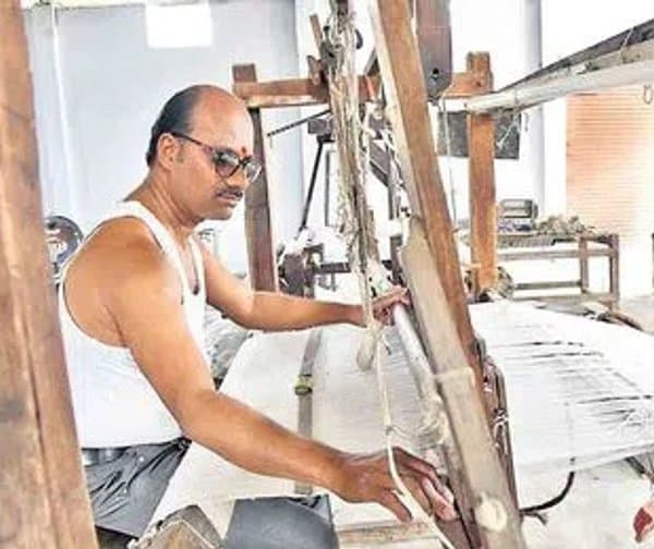 చేనేత సంఘాల ఎన్నికలు