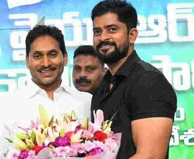 కొచ్చిలో డ్రగ్స్‌ కేసు.. సత్య అరెస్ట్‌ - Udayam