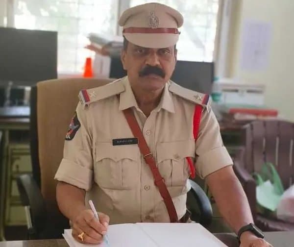 గుండెపోటుతో ఏఎస్ఐ నారాయణ హఠాన్మరణం - Udayam Digital