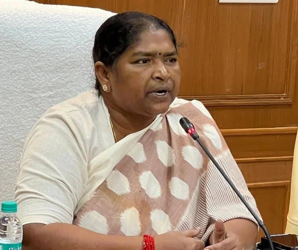 మేడారం పనులు పూర్తి చేయాలి