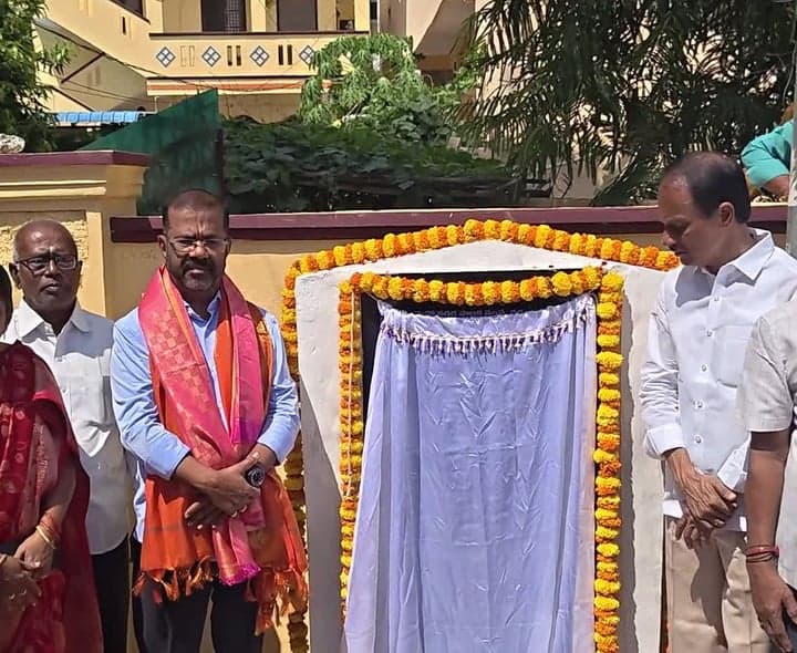 రూ.2.50 కోట్ల పనులకు శంకుస్థాపన - Udayam