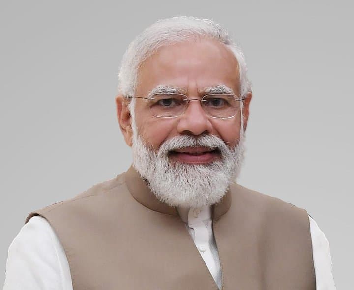 యువత రాజకీయాల్లోకి రావాలి: మోదీ