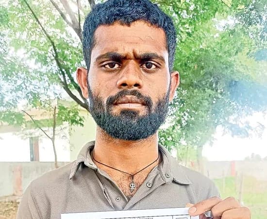 పోస్టల్ శాఖ నిర్లక్ష్యం.. ప్రవేశ పరీక్ష కోల్పోయిన విద్యార్థి