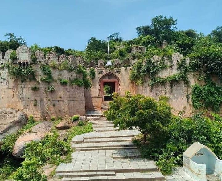 మెదక్‌ ఖిల్లా విశిష్టతకు తపాలా శాఖ గుర్తింపు