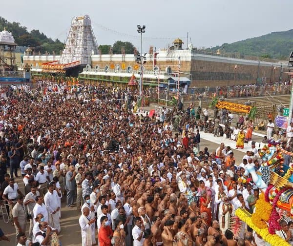 తిరుమలలో శ్రీవారి దర్శనానికి 24 గంటలు - Udayam Digital