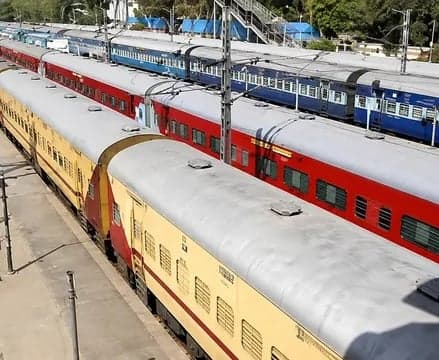 నిరసనలతో రేపు ఢిల్లీ రైళ్లు రద్దు?
