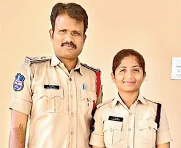 తండ్రి బాటలో కుమార్తె పోలీస్‌ ఉద్యోగం
