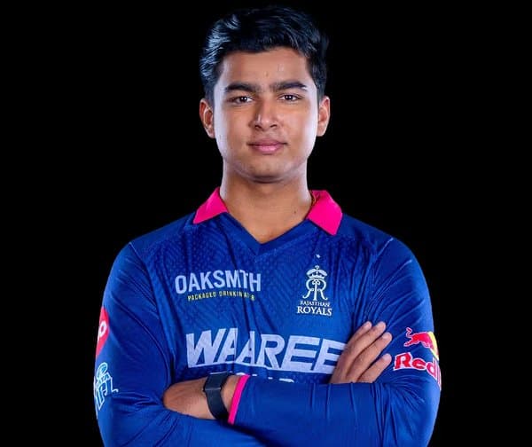 లండన్ వీధుల్లో మారుమోగుతున్న వైభవ్ పేరు