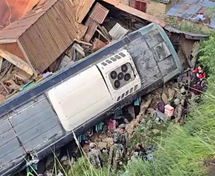 అమర్‌నాథ్ యాత్రికుల బస్సు ప్రమాదం: 39 మందికి గాయాలు