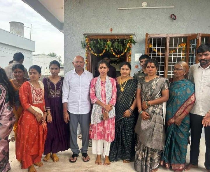 ఇందిరమ్మ ఇంటి గృహప్రవేశాలకు ఎమ్మెల్సీ - Udayam