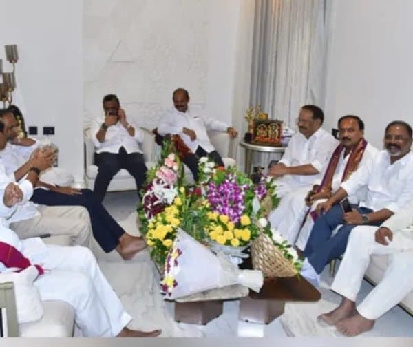 బాపట్ల జిల్లా అభివృద్ధిపై మంత్రి సమీక్ష