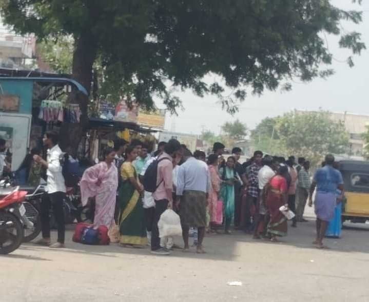 అలంపూర్ X రోడ్డులో టాయిలెట్లు కరువు - Udayam
