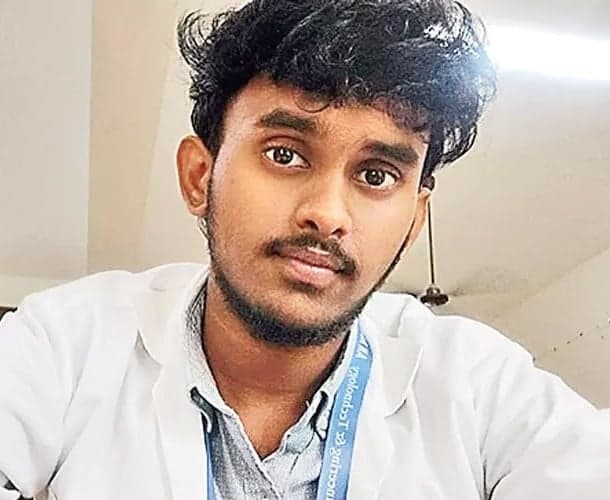 గుండెపోటుతో ఇంజినీరింగ్ విద్యార్థి మృతి