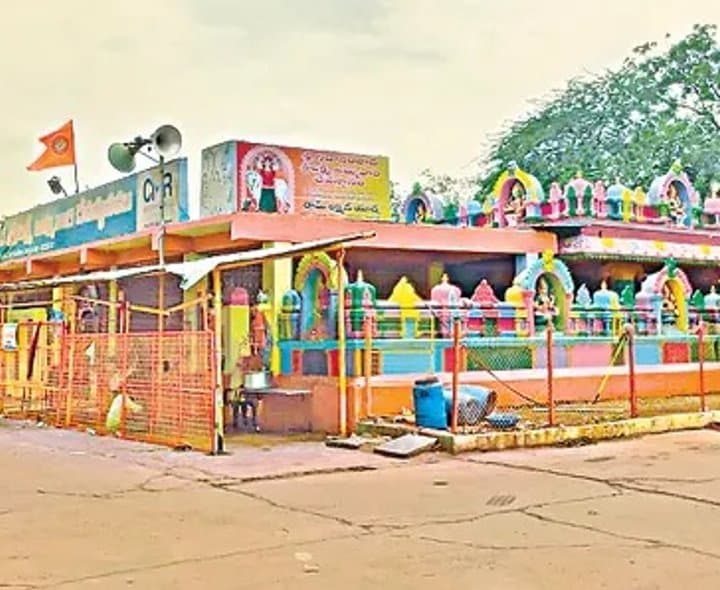 అమ్మవారి ఆలయంలో కోట్ల రుపాయల అక్రమాలు