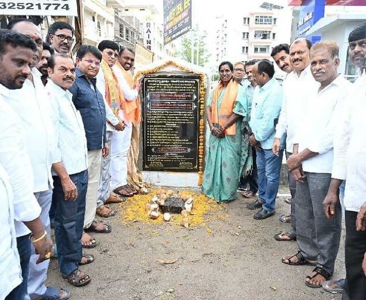 నగరంలో డ్రైనేజీ, సీసీ రోడ్డు పనులకు శంకుస్థాపన